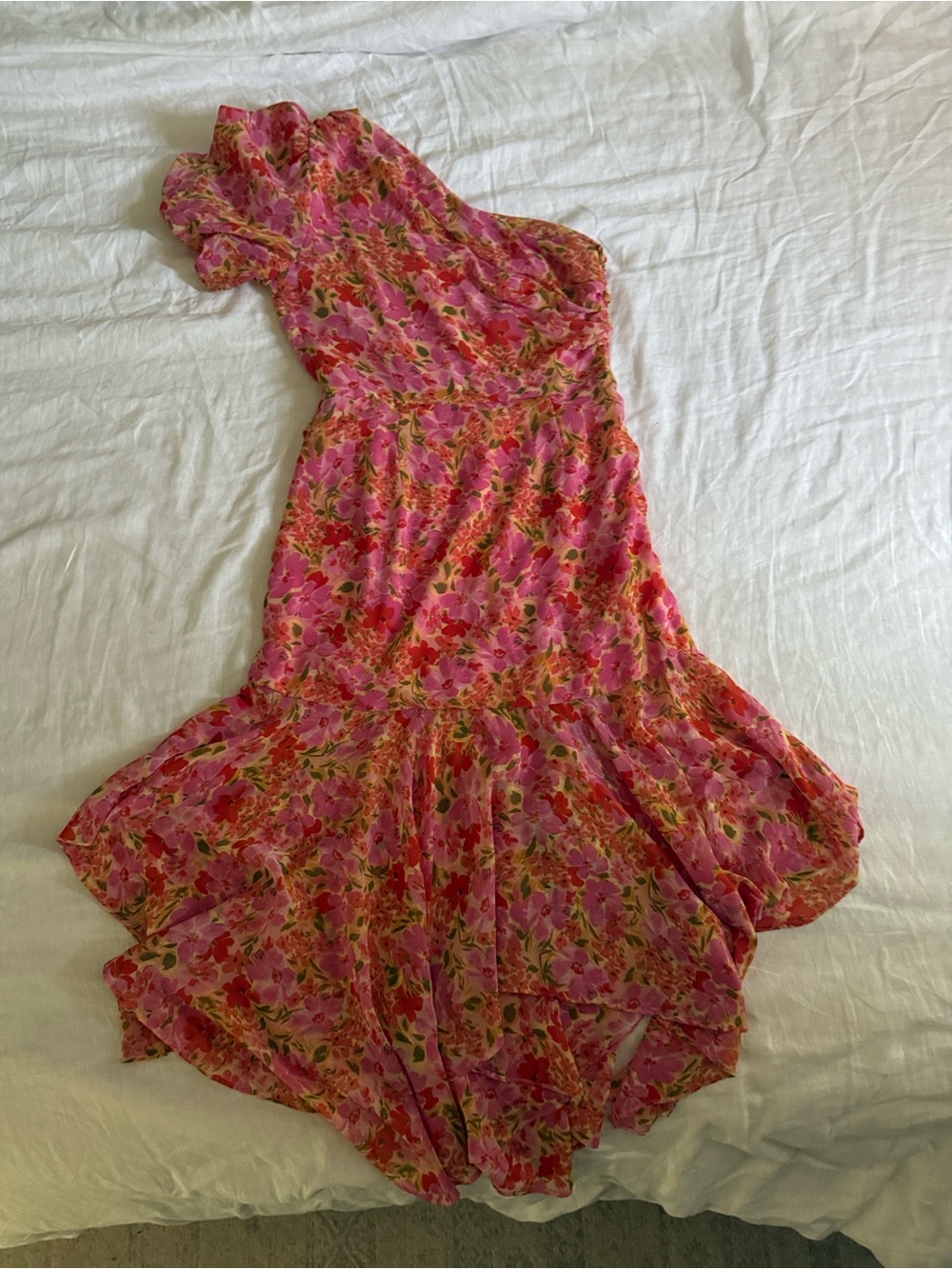 ASTR the label Santorini One-Shoulder Pink Floral Ruffle Midi Dress - Picture 2 of 4
